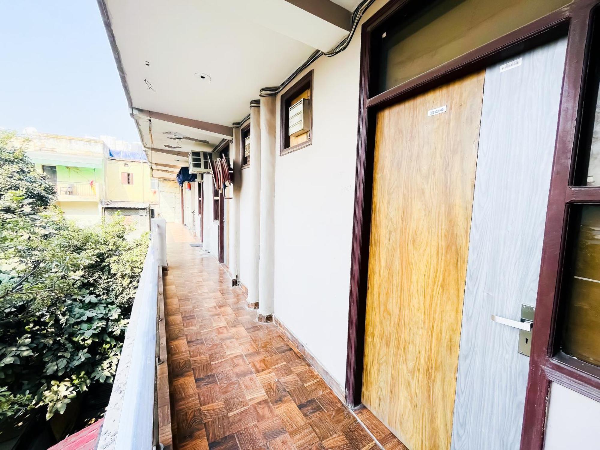Hotel Sunrise Haven Near Nizamuddin Railway Station 2 Min Walk